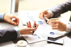 INTERMEDIARI, DAL DUALISMO ALL'ARMONIA D'ORCHESTRA