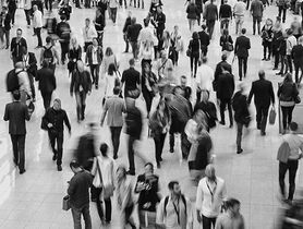 UN PAESE DI SONNAMBULI