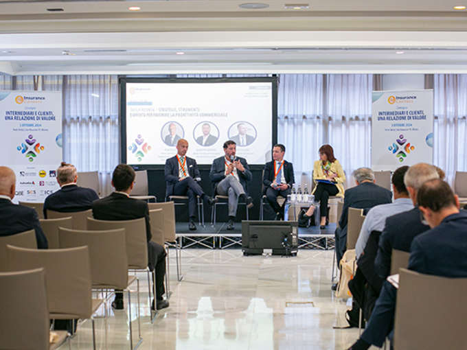 SPECIALIZZAZIONE E SERVIZIO, LE CHIAVI PER LE STRATEGIE DI BUSINESS