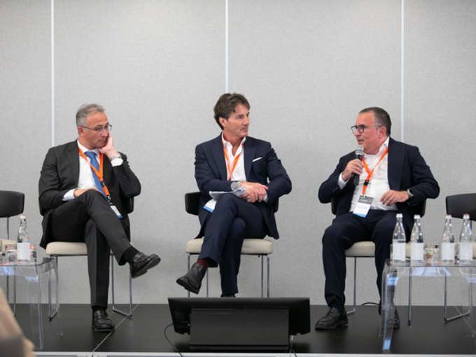 L’ESPERIENZA DEL CLIENTE TRA AI E SOLUZIONI AD HOC