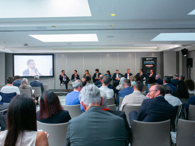 BUSINESS, LA RIVOLUZIONE DI MODELLI E PROCESSI